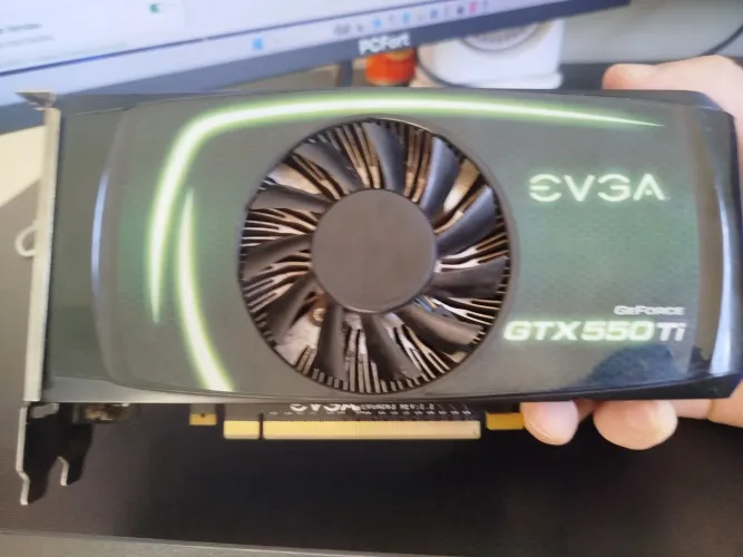 Placa de vídeo GTX 550 ti