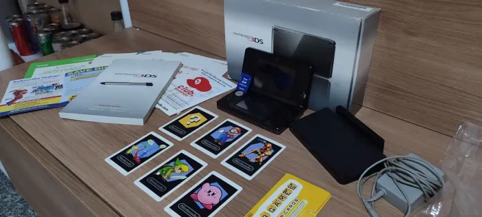 Nintendo 3DS Cosmo Black - Pouco usado com todos adereços originais e caixa completa
