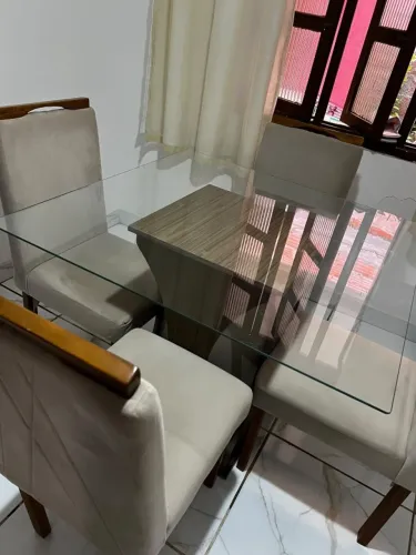 Mesa de 4 cadeiras perfeita estado