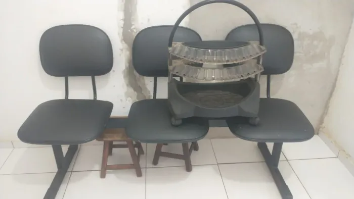 Vendo um Esposito de esmaltes , pouco mês de uso 