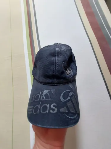 Boné masculino da Adidas.