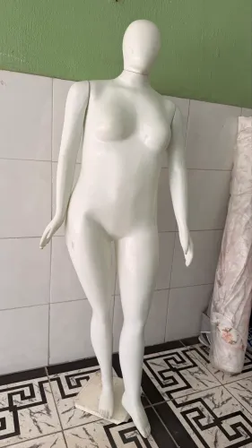 Manequim plus Size , barato pra vender logo