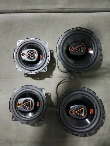 Vendo 2 pares auto falantes JBL 