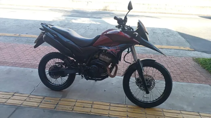 Honda XRE 300 Vermelha 2012