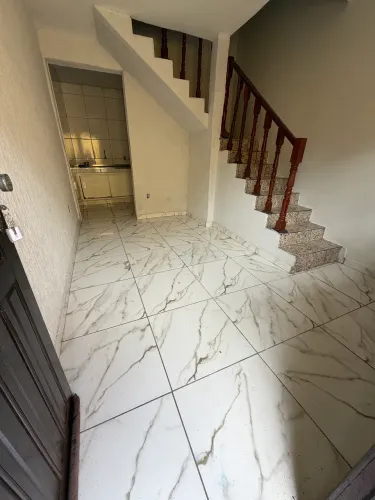 Alugo casa duplex de 1 quarto em Muriqui