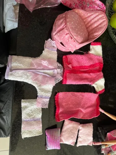 Poltrona com compartilhamento e roupas de banho para Barbie 