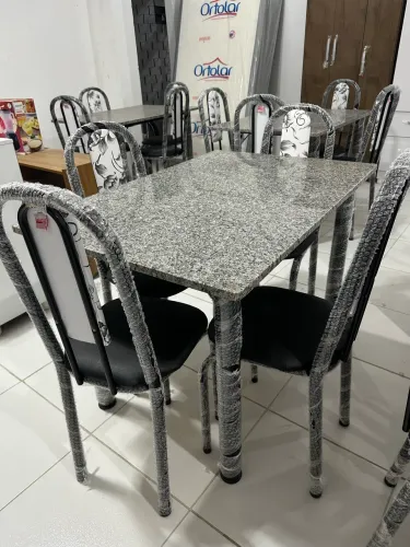Mesa de cozinha 4 cadeiras 1.10x75 nova disponível 