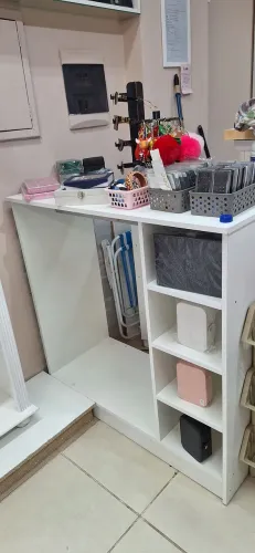 Balcão expositor com arara