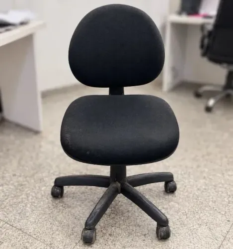 Cadeira De Escritório Giratória Preta Tecido Usada