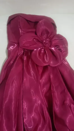 Vende-se vestido de festa