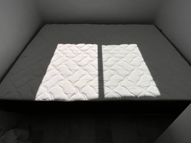 Cama Queen Nova