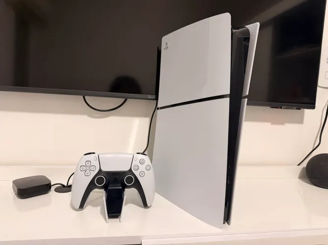 PS5 Slim Digital + SSD 1TB Extra (2TB total) + DualSense + Base de carregamento Sony