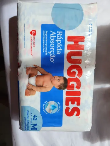 Fralda Huggies tamanho M com 42 unidades (5,5 a 9,5 kg)- embalagem branca, antiga azul