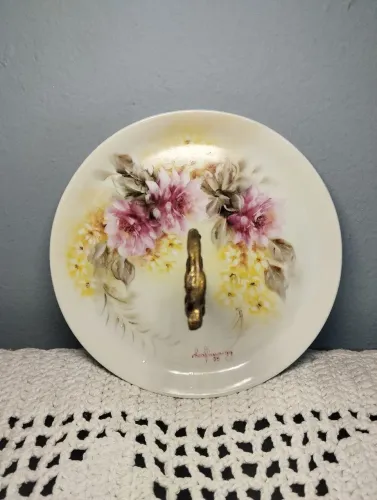 Prato pintado a mão anos 80