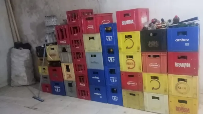 CAIXAS E CASCOS DE CERVEJAS E REFRIGERANTES