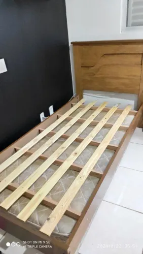 Vende-se cama de solteiro