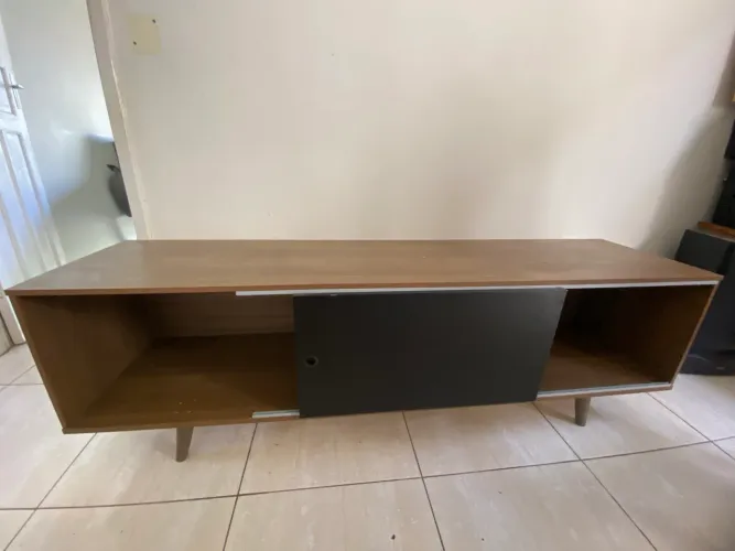 Rack Madesa Dubai para TV até 65 Polegadas com Pés - Rustic/Preto