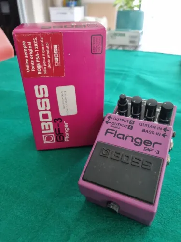 Boss Flanger BF-3. Ótimo, poucas marcas. Com caixa e catálogo.