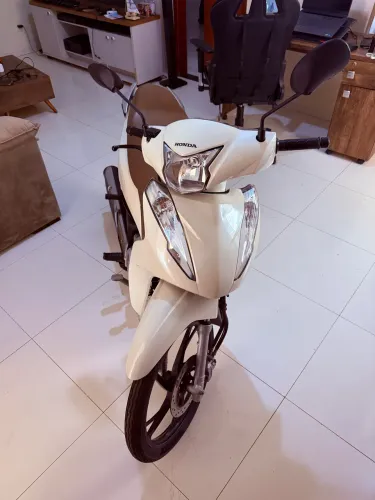 BIZ 125 2024 com 13 mil km rodados
