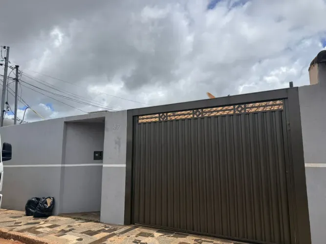 CASA TERREA ESPACOSA A VENDA NA COOPAHTRABALHO