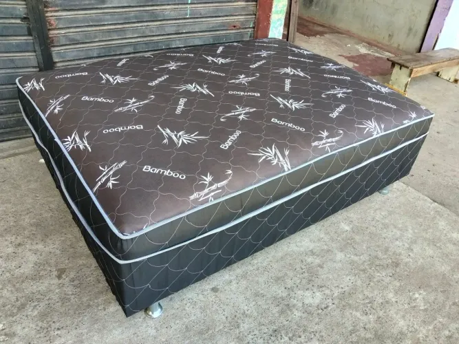 Cama de casal, unibox, está nova.