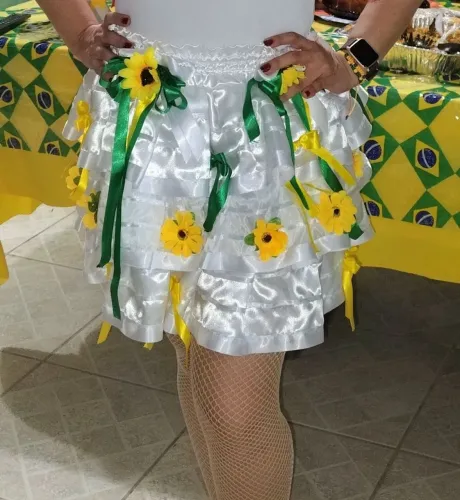 Saia de noiva junina + véu 
