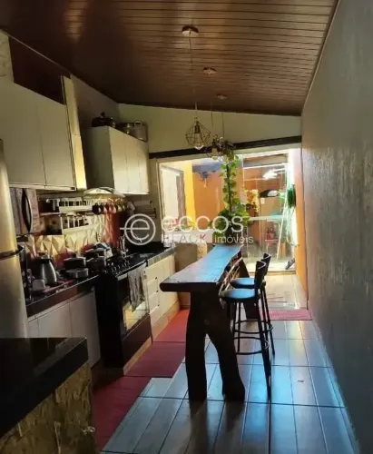 Casa em condomínio à venda, 3 quartos, 1 suíte, 2 vagas, Vila Arquelau - UBERABA/MG