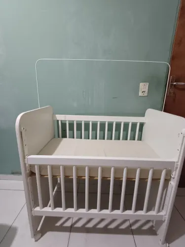 Mini Berço Grade Móvel Com Colchão e Regulagem de Altura
