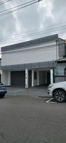 Prédio Comercial duplex  no Vieiralves 300m2, 7 salas,  piscina. Mobiliado. Porteira Fecha