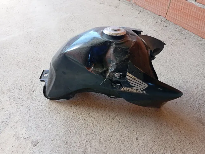 Vendo tanque de moto Titan para reforma