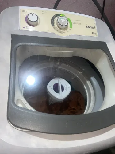 Vendo máquina consul de 9kg,funcionando perfeitamente só está com um vazamento 