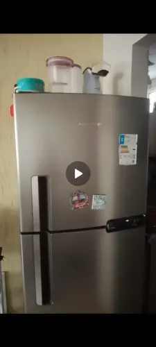 Vendo Geladeira Consul. Três anos de uso. Funcionando perfeitamente. 