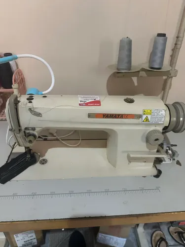 Máquina de costura industrial yamata