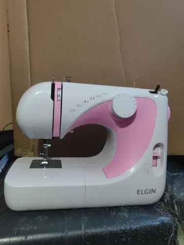 Máquina de costura Elgin