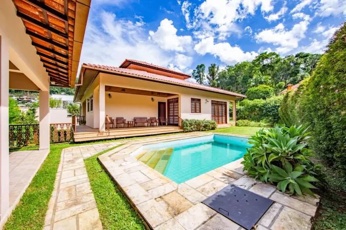 Casa linear com 4 quartos à venda no condomínio Vale dos Eucaliptos