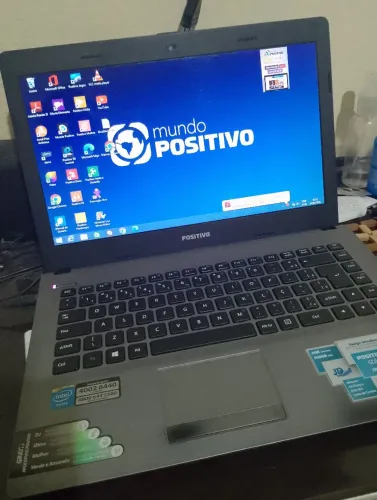 Vendo Notebook Positivo (4GB Memória e 500GB HDD) Design Ultrafino.