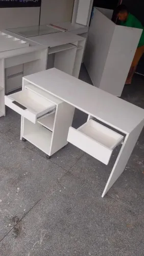Mesa com carrinho