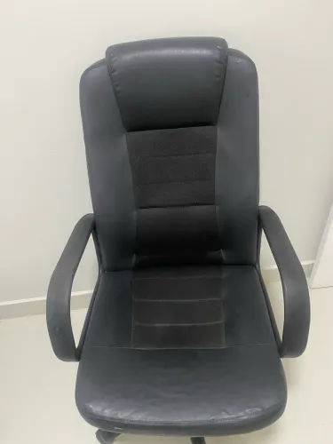Mesa e cadeira de escritório 