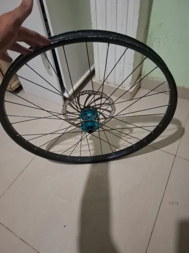 Roda aro 27.5 com cubo 20mm
