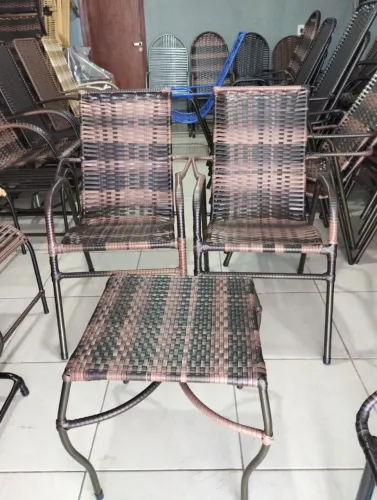 Conjunto de 02 Poltronas Júnior + 01 Mesinha de Centro R$ 490,00 a vista