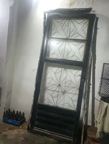 Porta de ferro de 80