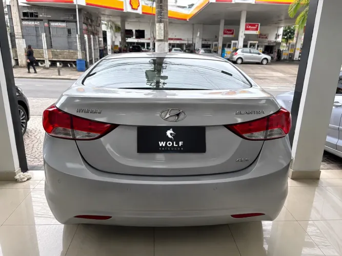 Hyundai Elantra GLS 1.8 16V Aut. 2013