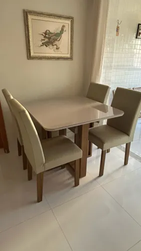 Mesa de jantar 94x94cm + 4 cadeiras estofadas/ Tampo de vidro