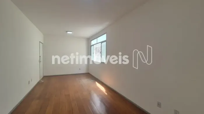 A partamento amplo de 2 quartos em frente a Praçado Supermercado BH