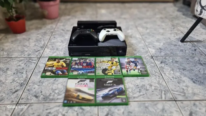 Xbox One Original 500GB + kit completo + 2 controles + 9 jogos em mídia física