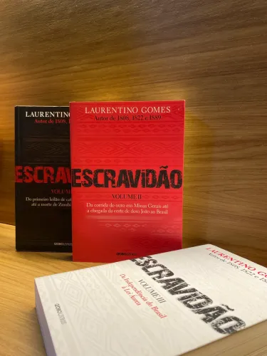 Coleção de livros ?Escravidão? de Laurentino Gomes