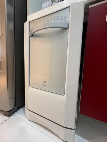 Máquina de lavar louça Eletroclux.