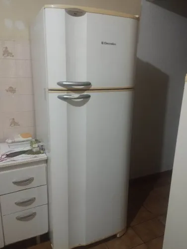 Geladeira com Freezer Eletrolux