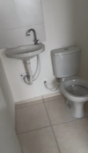Lavatório + vaso sanitário retirado de reforma