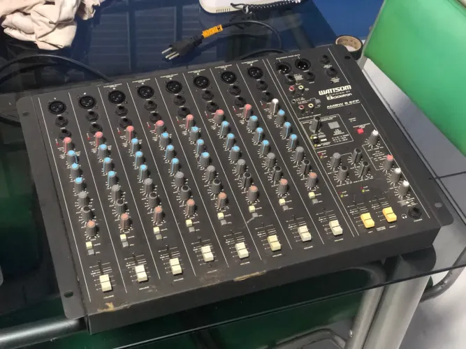 MESA DE SOM E AMPLIFICADOR